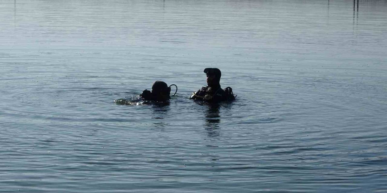 Gölette Otomobille Kaybolan Gencin Cansız Bedenine Ulaştı