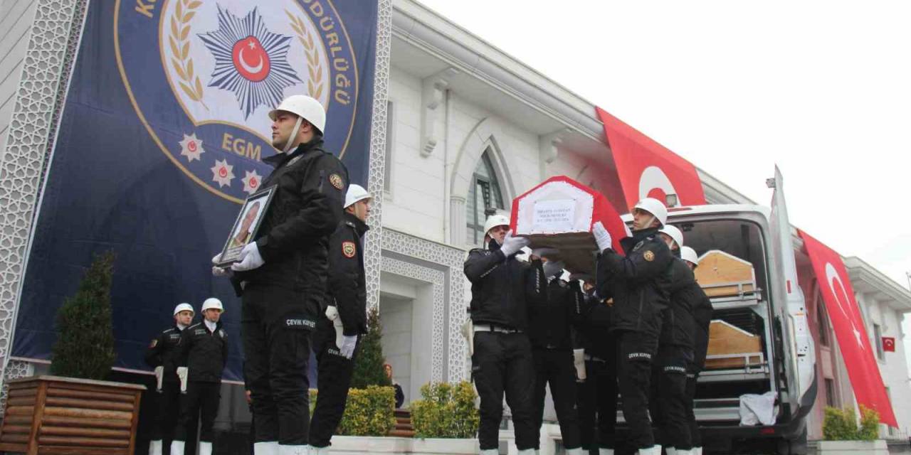 Trafik Polisine Son Veda: Babasını Beresiyle Uğurladı