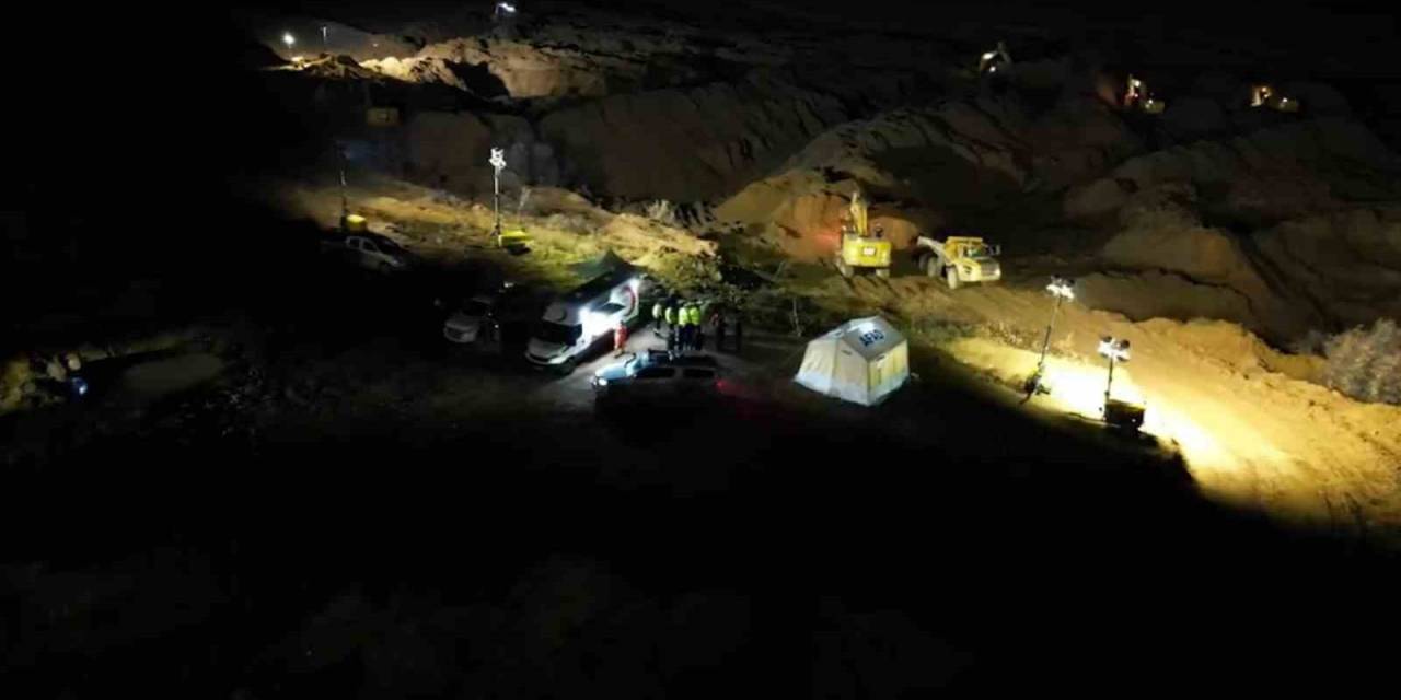 Toprak Kayması Sonucu Kayıp 9 İşçiyi Arama Kurtarma Çalışmaları Aralıksız Sürüyor