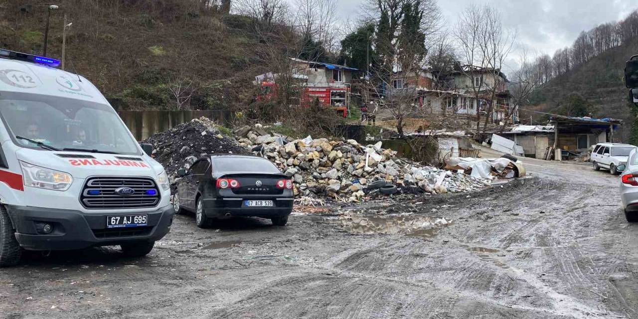 Sobadan Çıkan Yangın İki Evi Kullanılamaz Hale Getirdi
