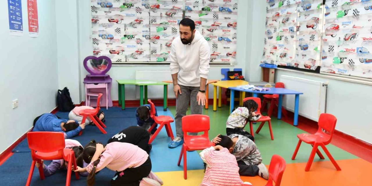 Esenyurtlu Miniklere Oyunlarla Afet Eğitimi Verildi