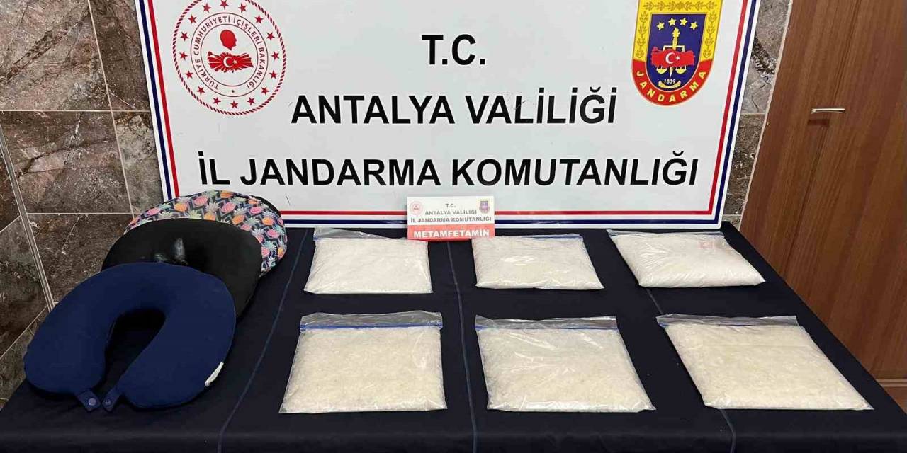 Antalya’da Yolcu Yastığına Saklı 6 Kilo Uyuşturucu Madde Ele Geçirildi