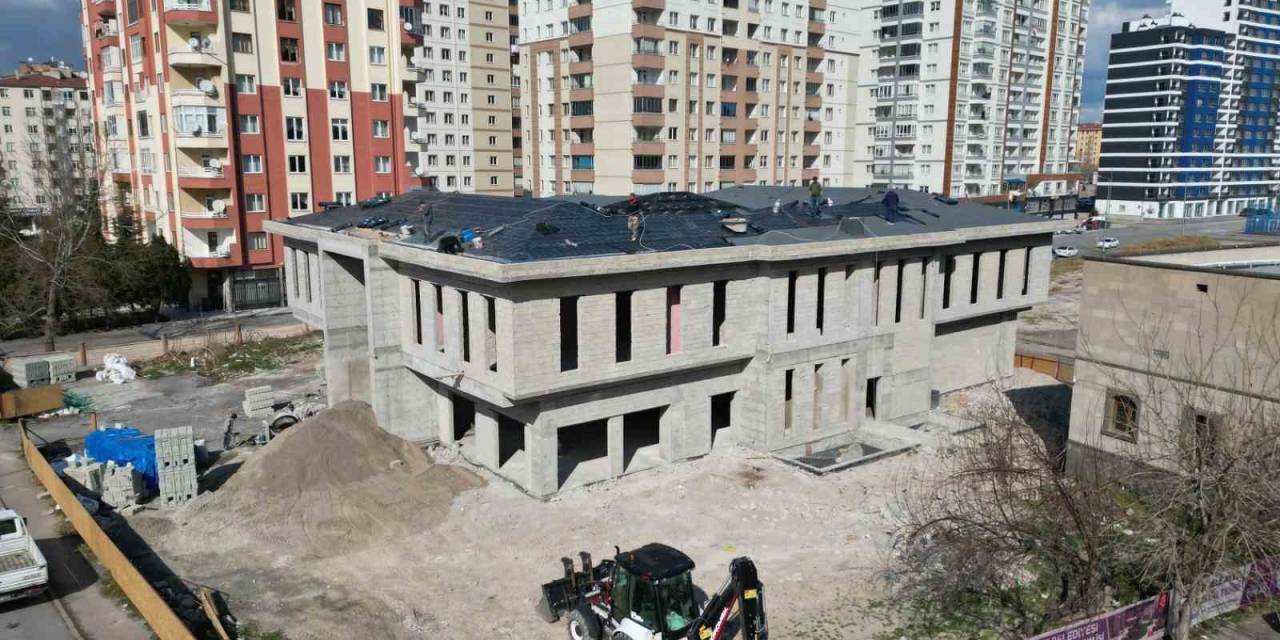 Hem Kütüphane, Hem Kreş, Hem Melmek