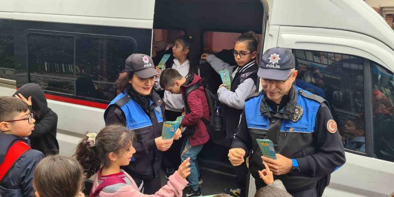 Öğrenciler Serviste Güvenli Yolculuk Hakkında Bilgilendirildi