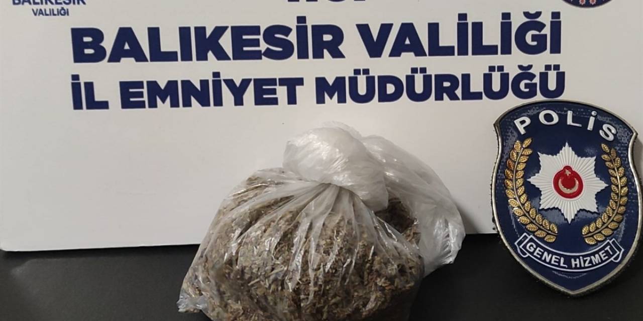 Bandırma’da Araç İçinden Uyuşturucu Maddeyi Atarken Yakalandı