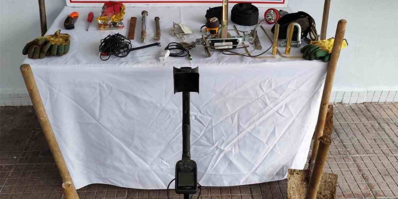 Hazine Ararken, Jandarmayı Karşılarında Buldular