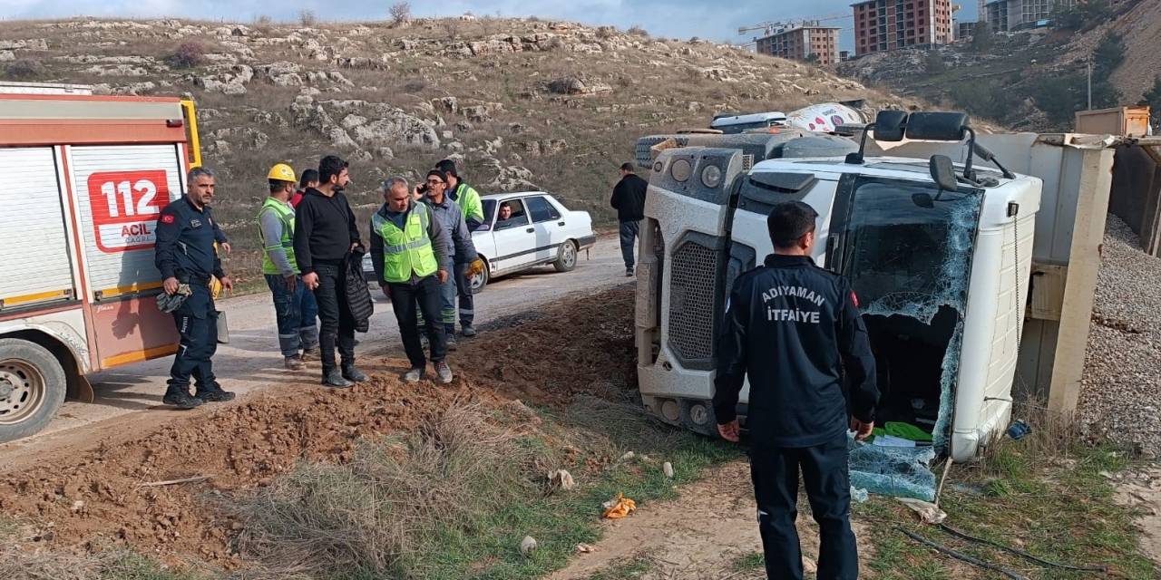 Hafriyat Yüklü Kamyon Devrildi: 1 Yaralı