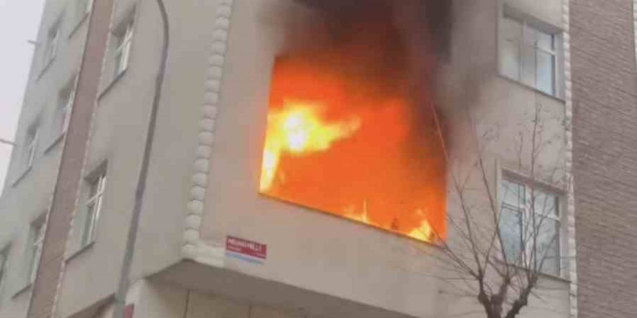 Pendik’te Korku Dolu Anlar: Dairede Çıkan Yangında Tüp Patladı