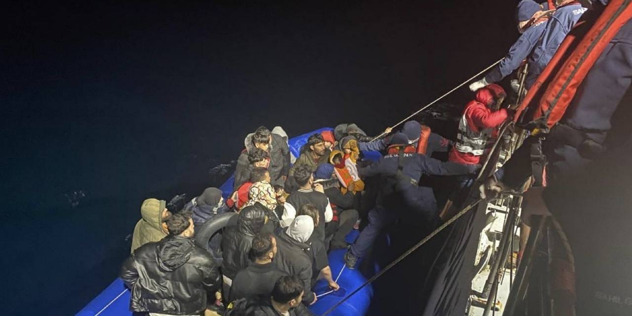 Ayvacık Açıklarında 46 Kaçak Göçmen Yakalandı