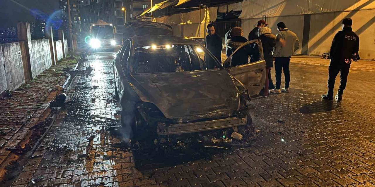 Esenyurt’ta Otomobil Alev Topuna Döndü