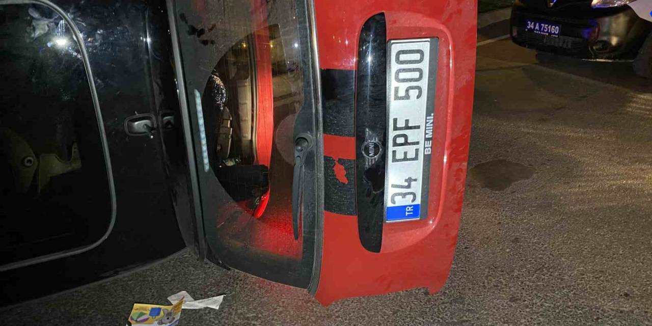 Bakırköy’de Refüje Çarpan Aracın Sürücüsü Yaralandı