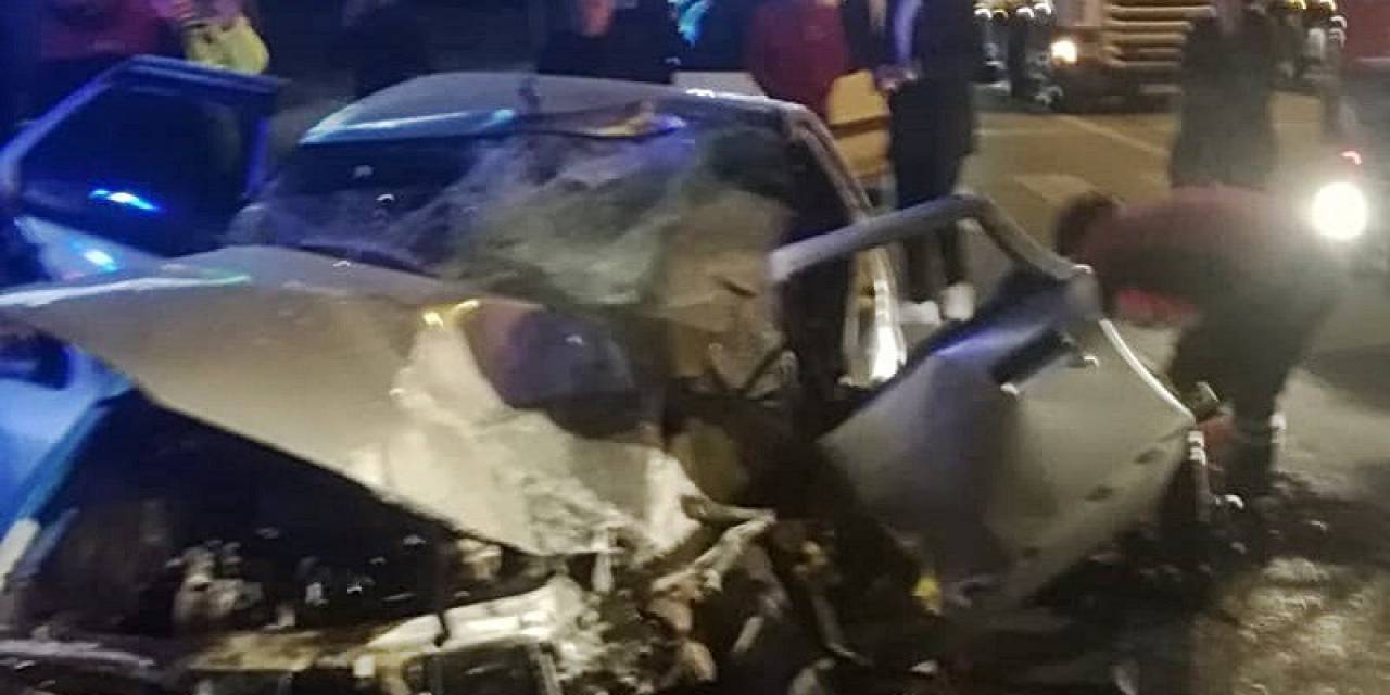 Otomobil İle Otobüs Çarpıştı: 5 Yaralı