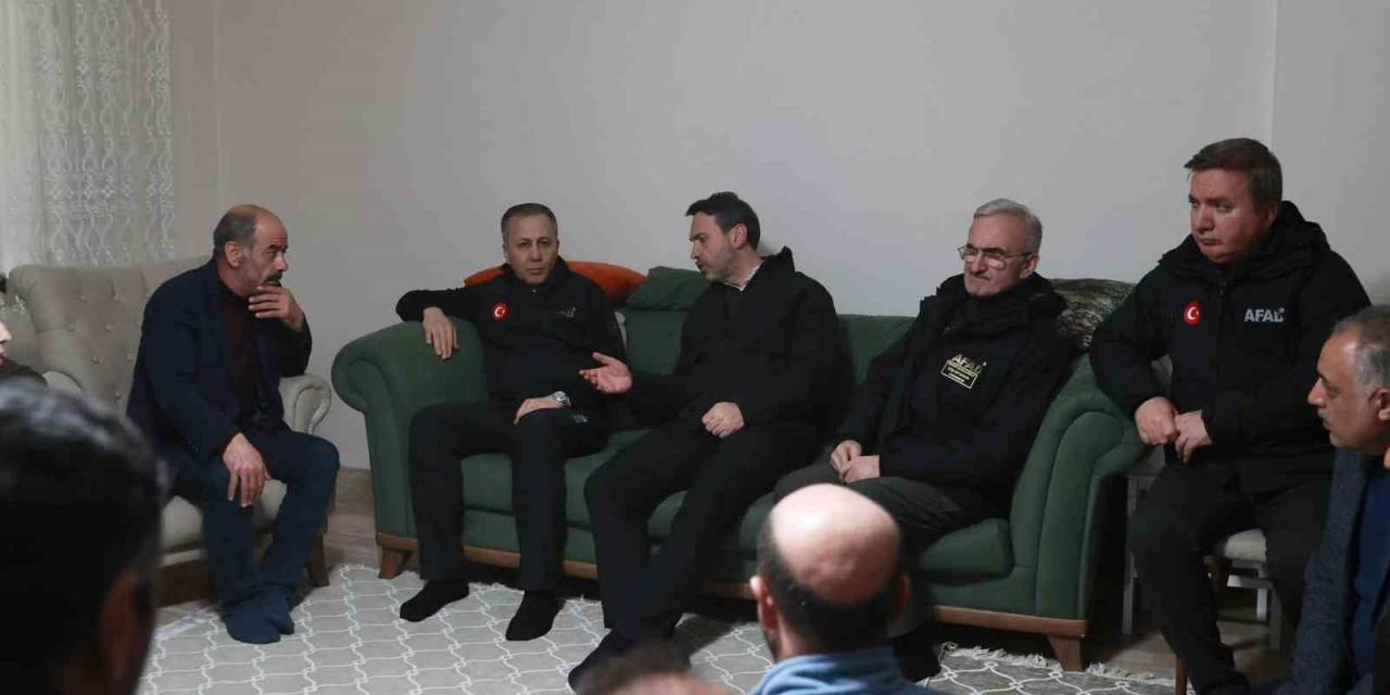 Bakan Yerlikaya İle Bakan Bayraktar’dan Madencilerin Ailelerine Geçmiş Olsun Ziyareti