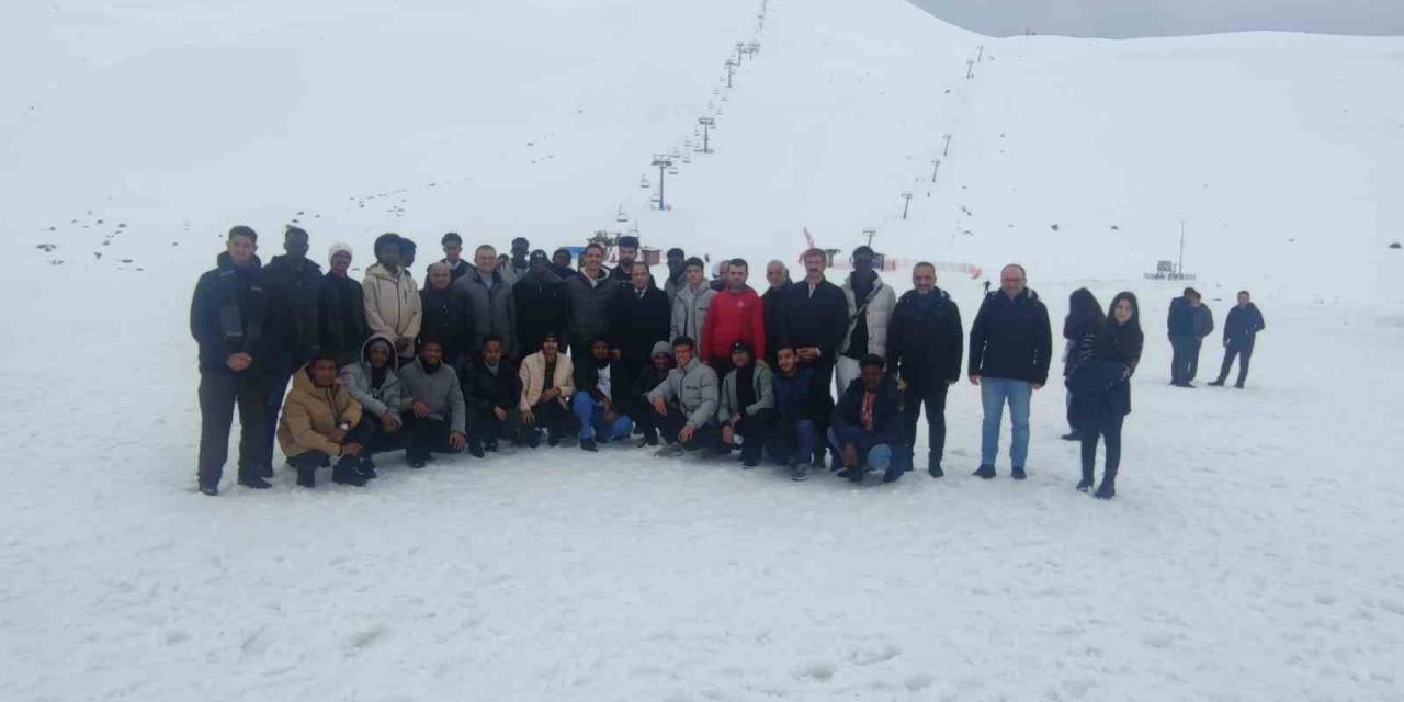 Kimi İlk Defa Kar Gördü Kimi De İlk Kez Kayak Tesisine Gitti