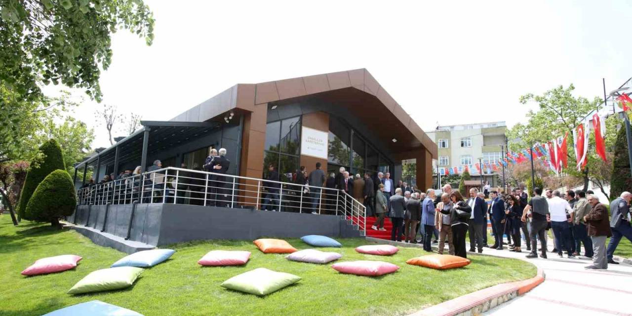 Küçükçekmece’de Emekliler Kafeteryası’na Vatandaştan Tam Not