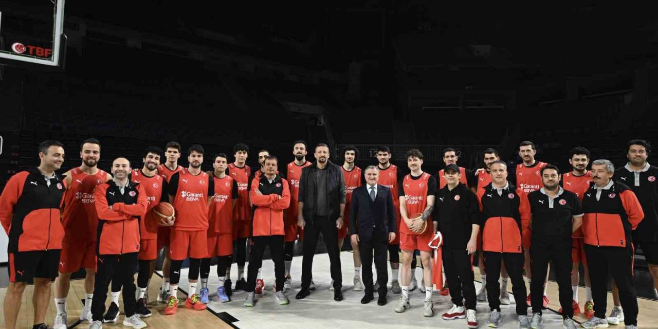 Bakan Bak’tan, A Milli Erkek Basketbol Takımı’na Ziyaret