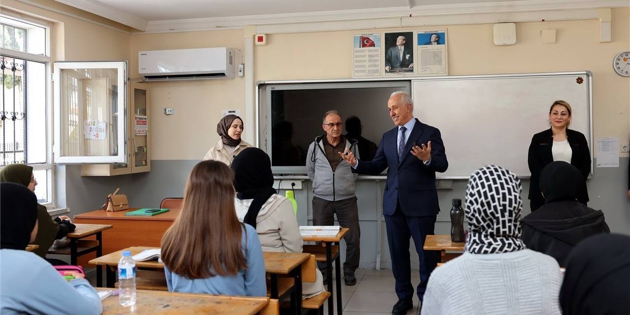 Başkan Gültak’tan Üniversite Sınavına Hazırlanan Öğrencilere Destek