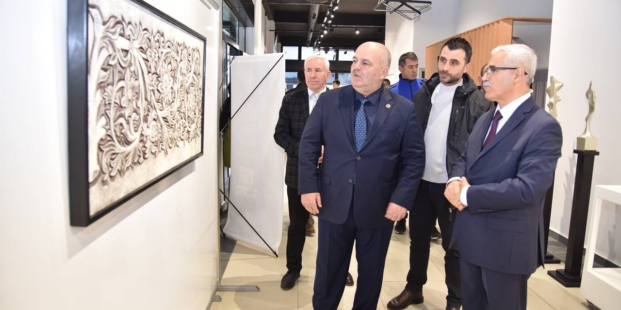 Emekli Öğretmenin Sergisi İlgi Gördü