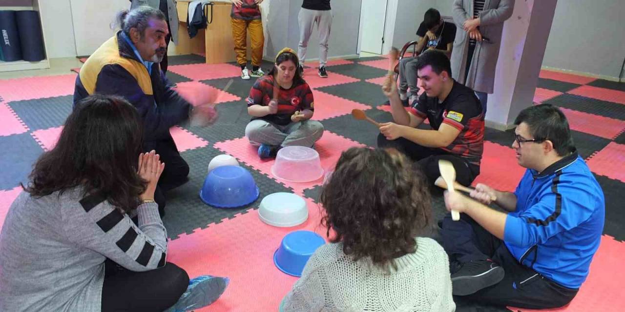 Balıkesir’de Engelli Gençler Spor Yaparak Eğleniyor