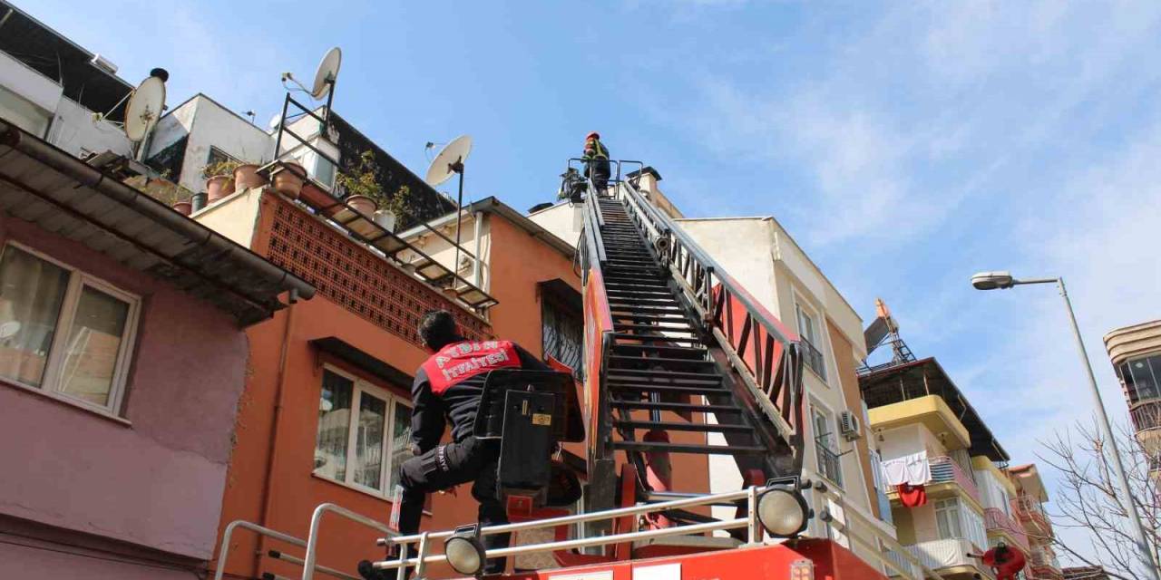 Çatıdaki Kedi Dördüncü İhbarda Da Bulunamadı