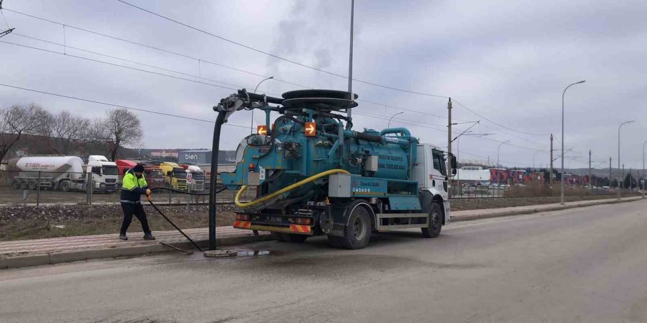 Bozüyük’te Kanalizasyon Hatları Temizleniyor