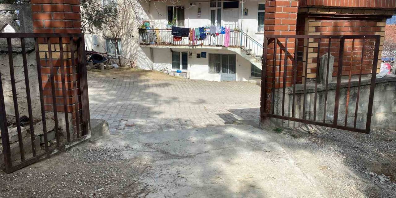 Tokat’ta Mezarlık Kapısı, Hırsızların Hedefi Oldu