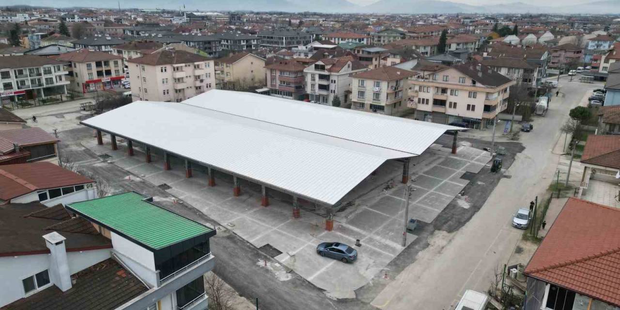 2 Bin 337 Metrekarelik Pazar Yerinin Çatısı Kapanıyor