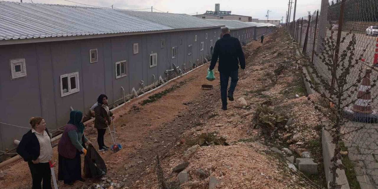 Besni Merkez Konteyner Kentte İlaçlama