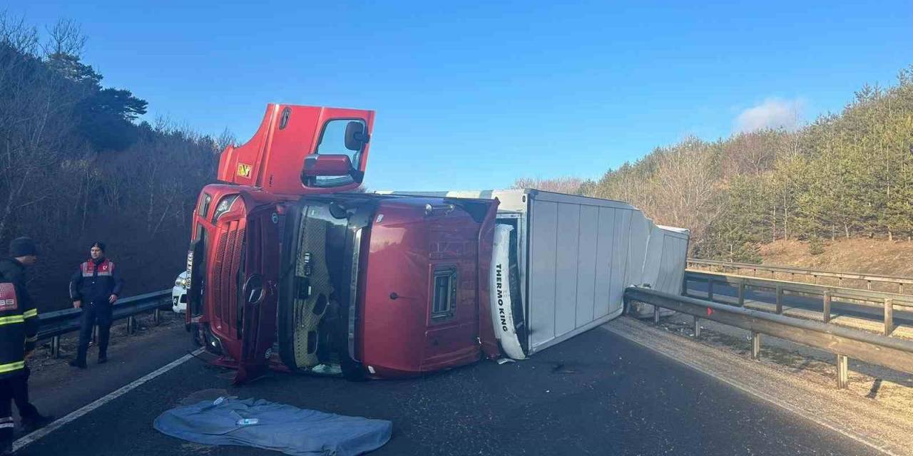 Kontrolden Çıkan Tır Devrildi: 1 Yaralı