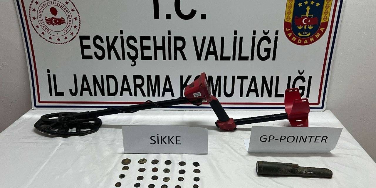 Seyitgazi İlçesinde Tarihi Eserleri Satamaya Çalışan Şüpheli Yakalandı