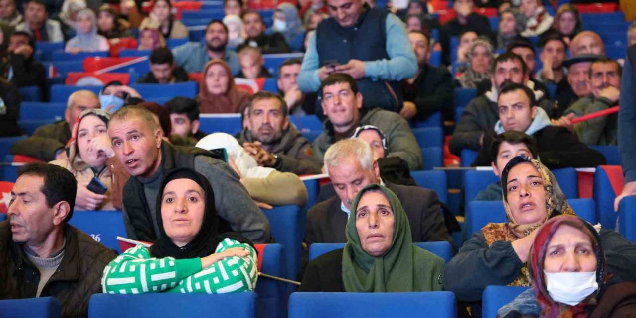 Diyarbakır’da Toki Şanslıları Kura Çekiminde Ekrana Odaklandı