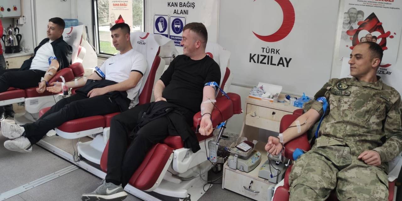 Siirt’te Mehmetçik’ten Kızılay’a Kan Bağışı