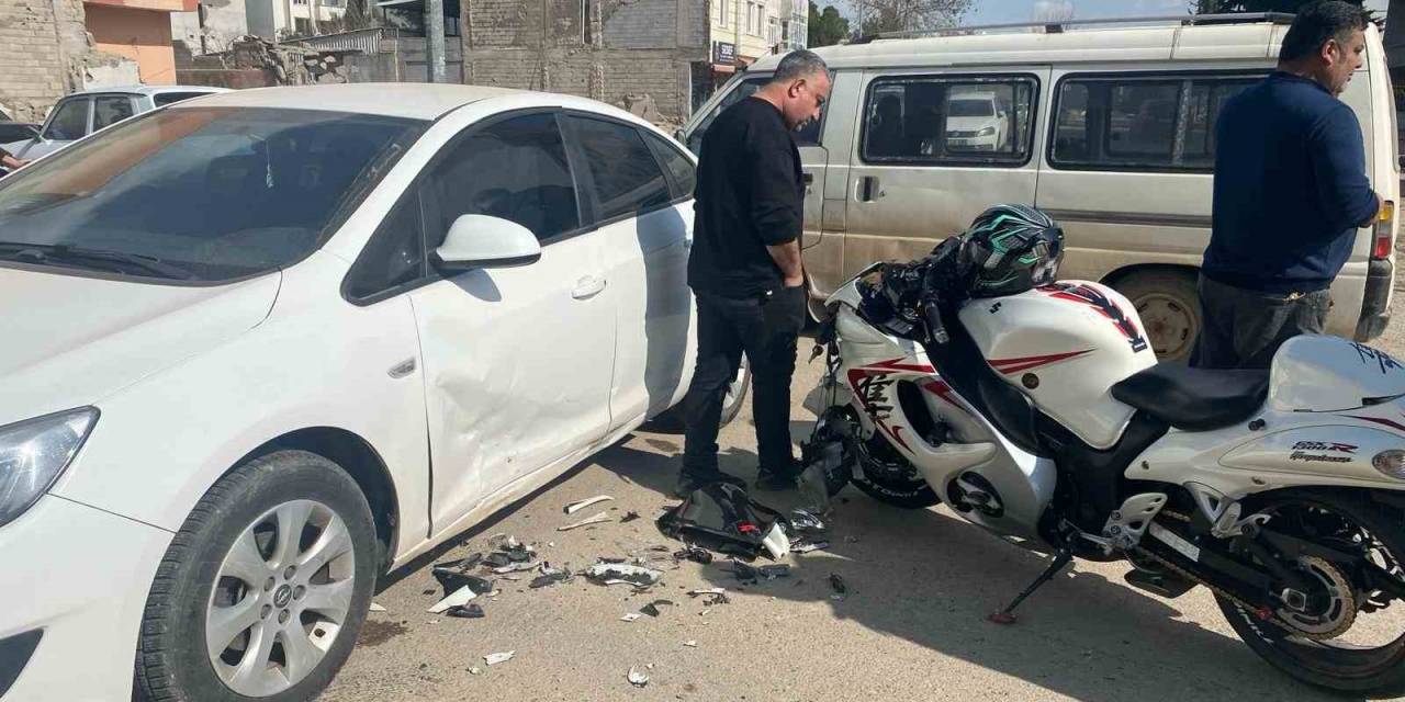 Otomobil İle Motosiklet Çarpıştı: 1 Yaralı