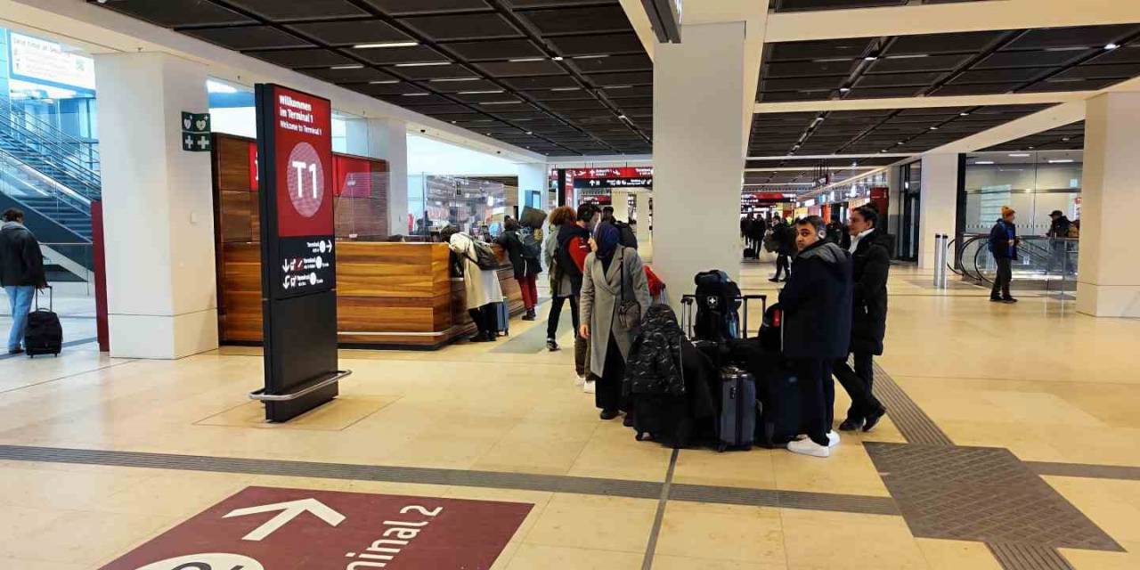 Lufthansa Yer Personeli Greve Gitti 100 Binden Fazla Yolcu Etkilendi