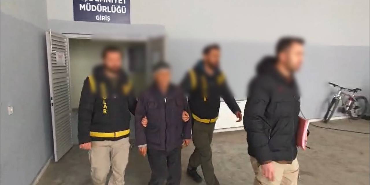 Camide Çocuklara Bıçak Çeken Yaşlı Adam Adli Kontrolle Serbest Kaldı