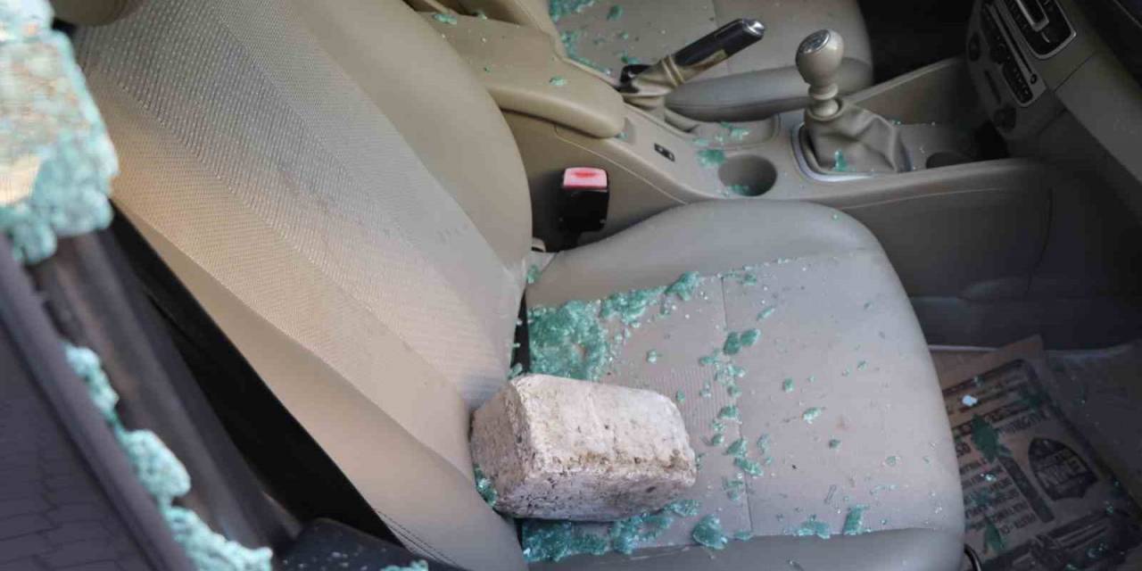 Alkollü Şahıs Mahalledeki Araçlara Zarar Verdi