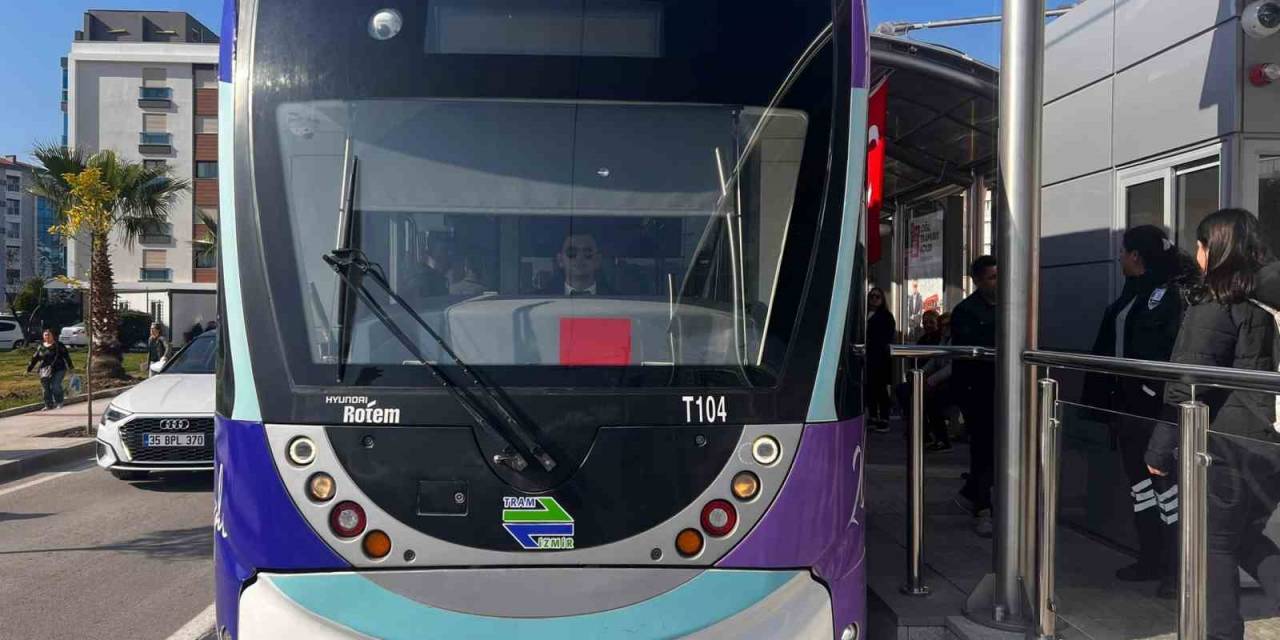 Çiğli Tramvayı “Kırmızı” Ve “Mavi” Hatla İzmirlilerin Hizmetinde