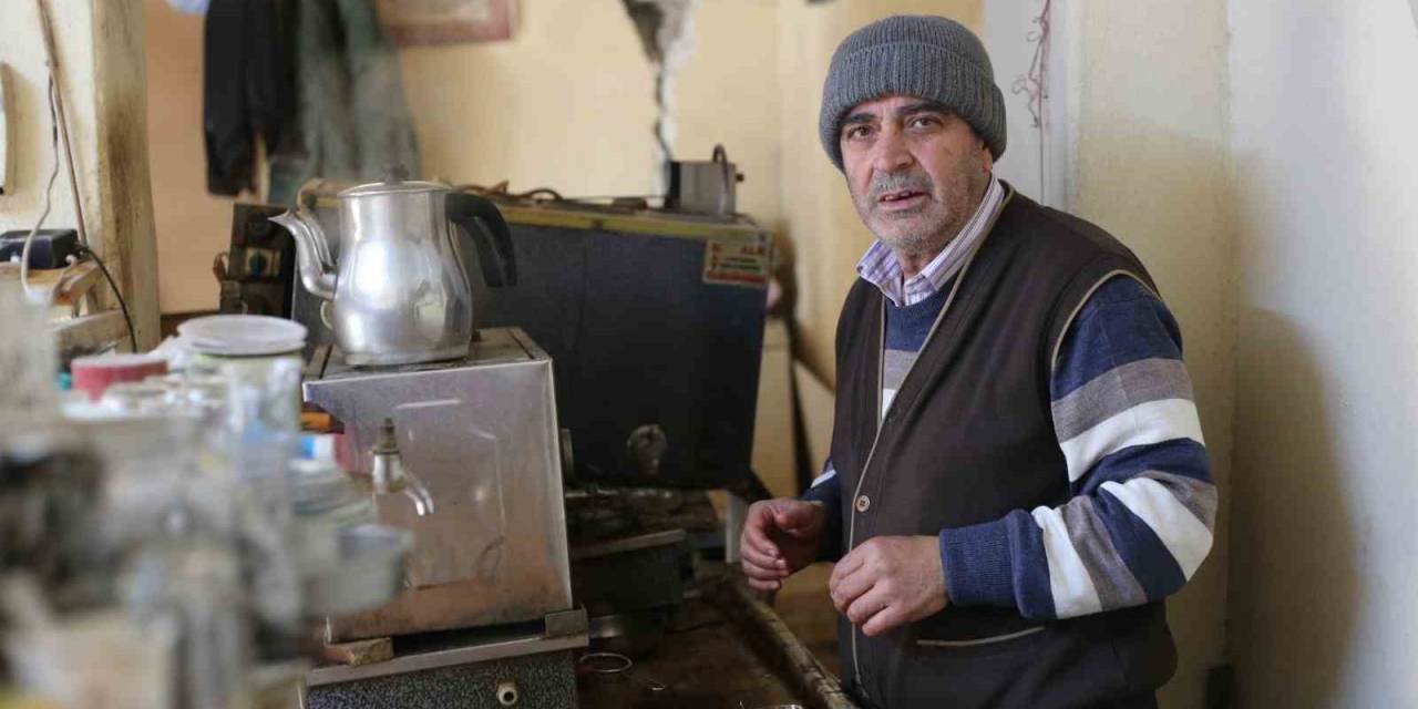 Depremde Hayatını Kaybeden Esnafın Hatırasını Not Listesinde Yaşatıyor