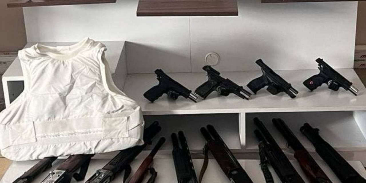 Yüreğir Polisi 17 Ruhsatsız Silah Ele Geçirirken 93 Suçluyu Da Yakaladı