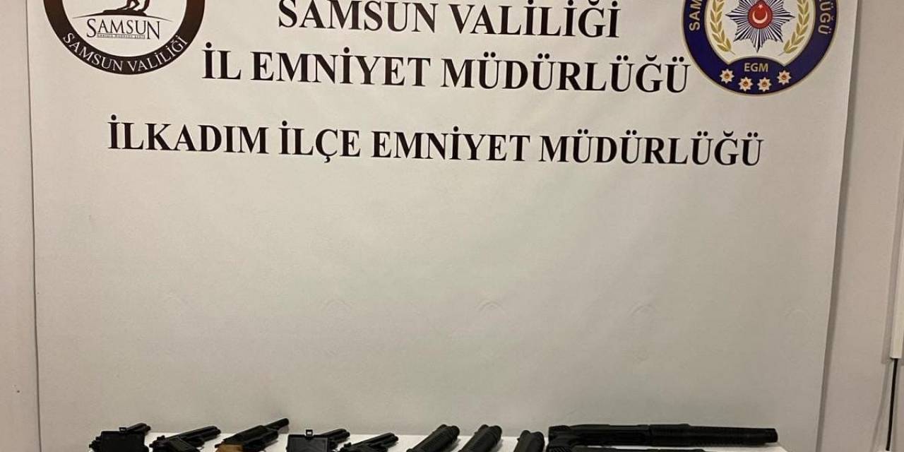 Petshop Malzemesi Bulunan Araçtan Çok Sayıda Silah Ele Geçirildi