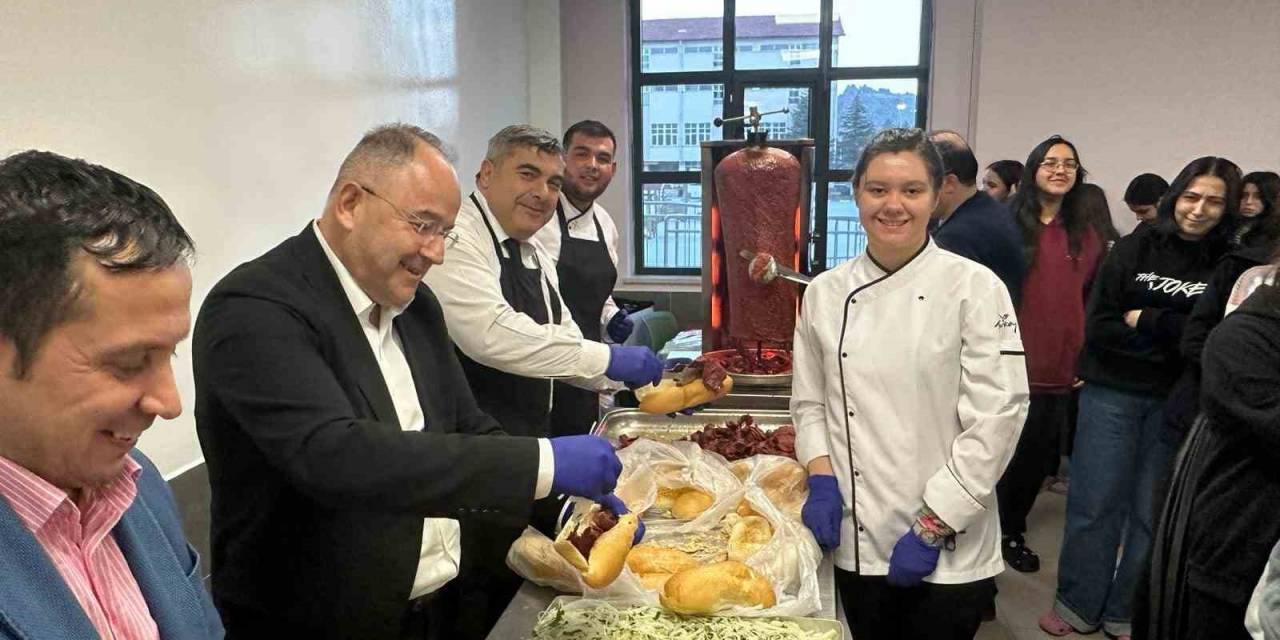 Sünnetci, Öğrencilere Döner İkram Etti