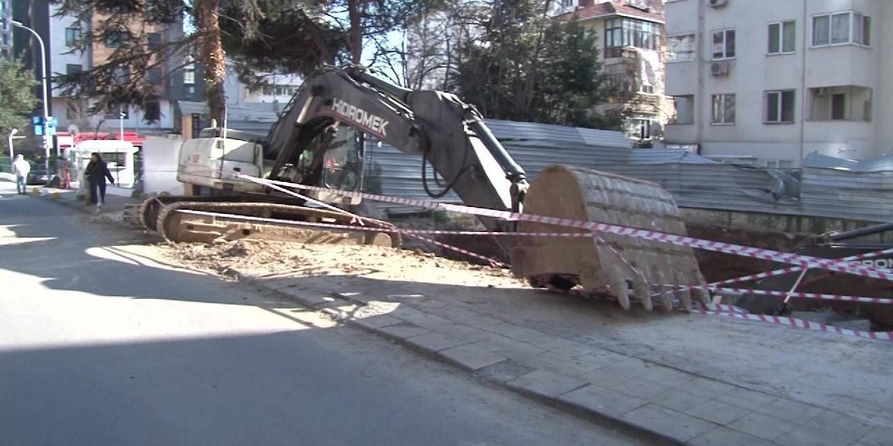 Kadıköy’de Önlem Alınmayan İnşaat Alanı Tehlike Saçıyor