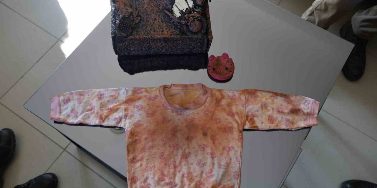 Depremzedeye Ait Olduğu Düşünülen Kanlı Çocuk Kıyafetinin Sahibi Aranıyor