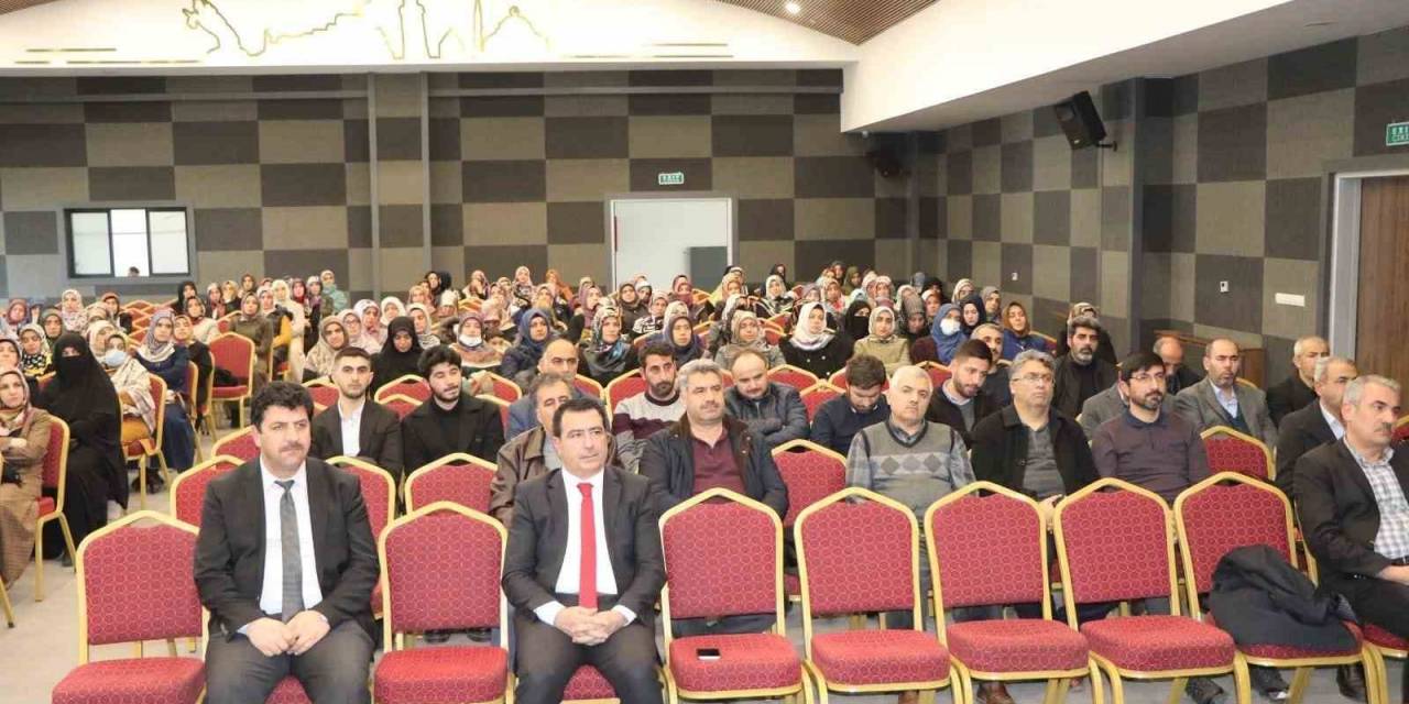 Elazığ’da ‘Örgün Eğitimle Birlikte Hafızlık Projesinin Anlamı’ Konferansı