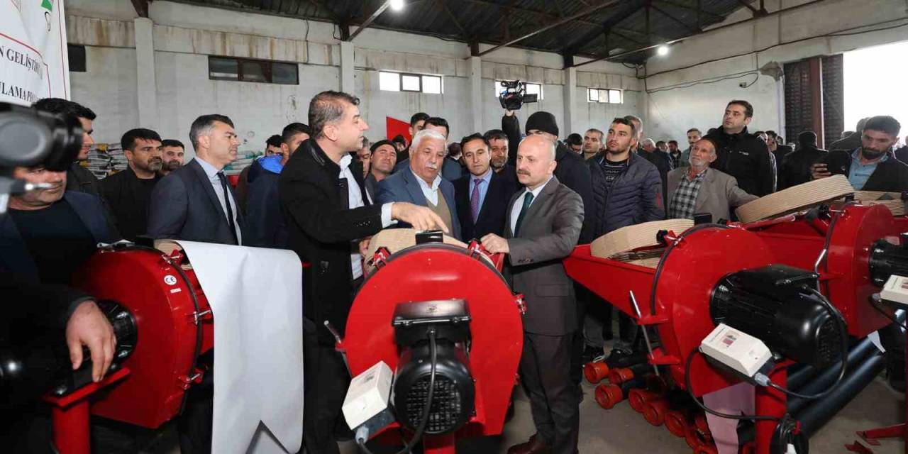 Çiftçilere Zirai Alet Ve Ekipman Dağıtıldı