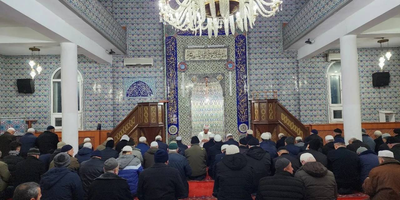 Mamure Camii’nde Sabah Namazında Cemaat Buluştu