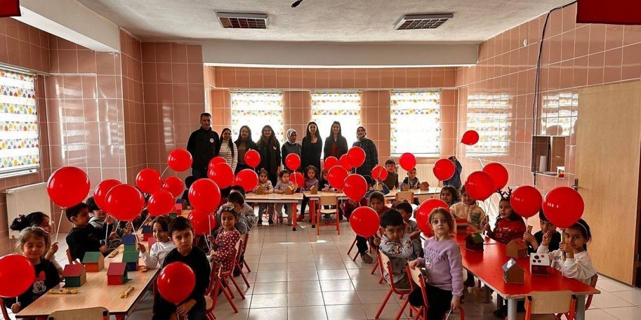 Çıldır Anaokulu Öğrencilerinden Kuşlara Yuva