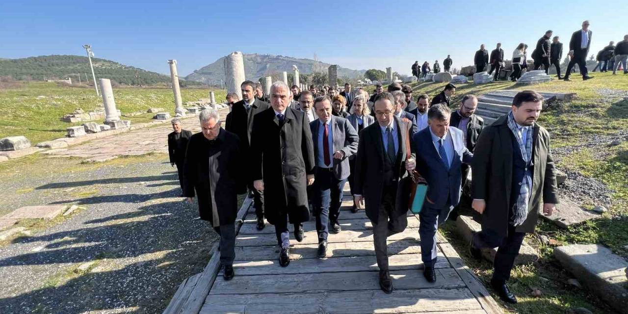 Bergama’daki Kazılar İçin Bakanlıktan 1 Milyar Tl Bütçe