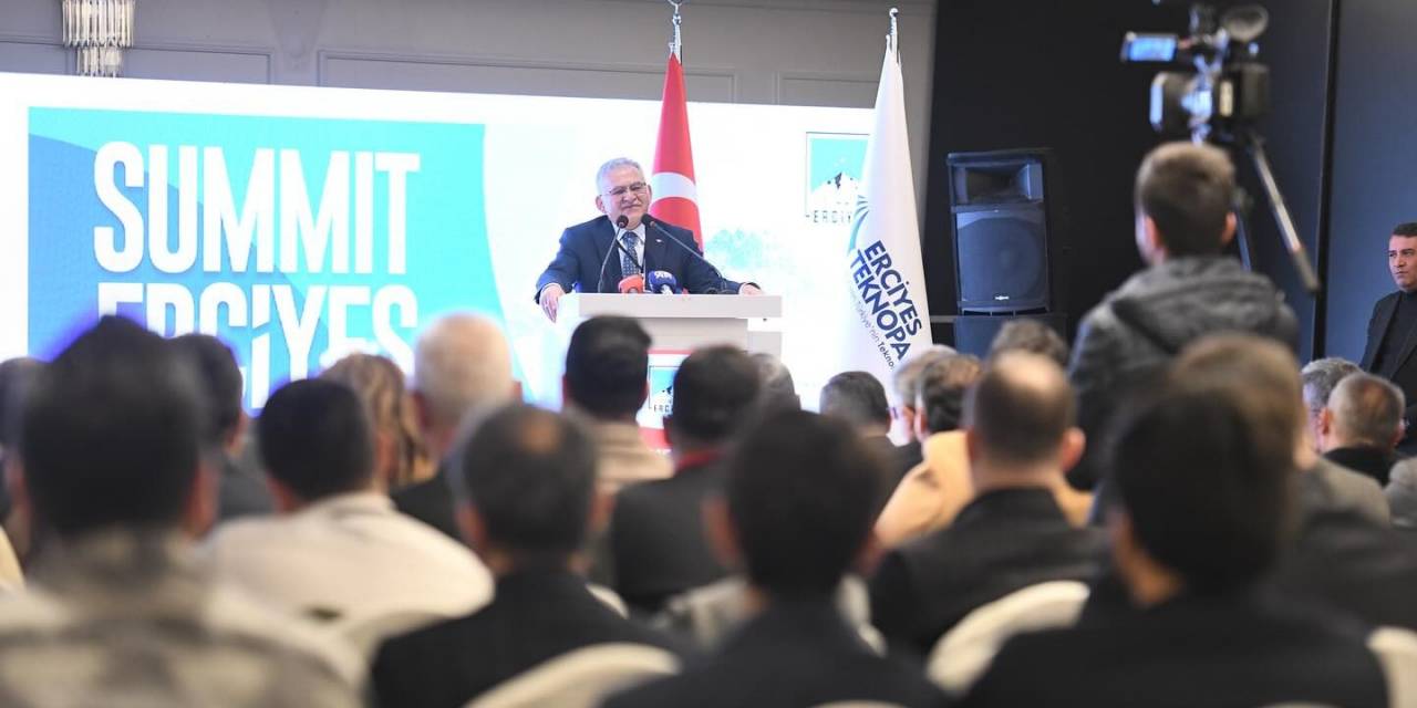 Başkan Büyükkılıç’tan Zirvede ‘Bilişim’ Vurgusu