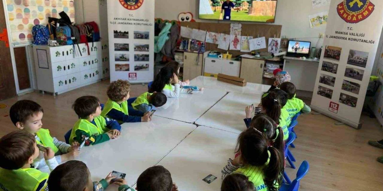 Anaokulu Öğrencilerine Jandarmadan Trafik Eğitimi